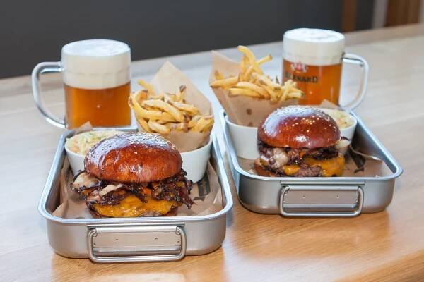 Gastromapa Lukáše Hejlíka: Kam zajít na skvělý hamburger s hranolkami