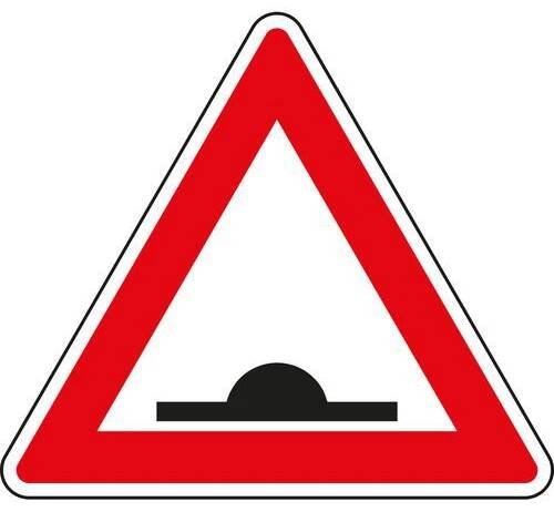 Dopravní značka Pozor, zpomalovací práh (A7b)