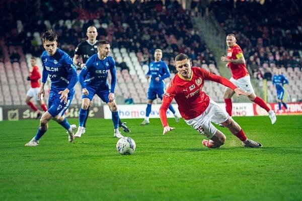 Fotbalisté Táborska (v modrém) v 18. kole F:NL remizovali na půdě brněnské Zbrojovky 0:0.