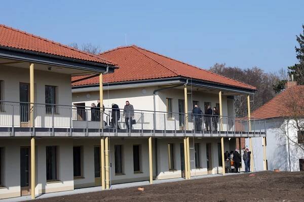 Tři stoleté ženy? Domov v Sokolnicích nově nabízí lepší život než na zámku