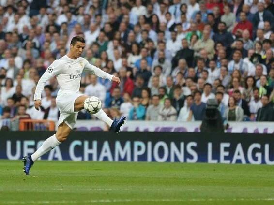 Cristiano Ronaldo z Realu Madrid a jeho kouzla s míčem.