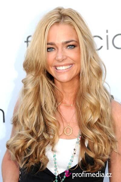 Denise Richards - celebrity účes - HappyHair