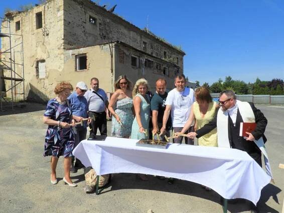 Žehnání základních kamenů Tvrze Hrobčice a Zámku Mirošovice
