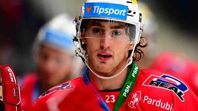 Sedlák povýšil Pardubice nad NHL. Okusí jedinečnou atmosféru v derby s Hradcem