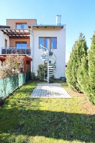 Prodej bytu v novostavbě 3+kk se zahradou, 71 m2, ulice Dvorská, Řitka | Realitní kancelář Praha | Glorio