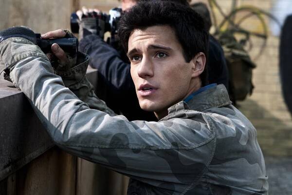 Falling Skies - What Hides Beneath - Z filmu - Drew Roy