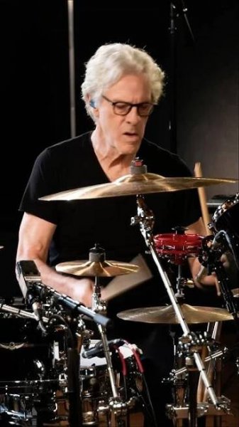 Stewart Copeland performs “Message In A Bottle” by The Police. #drumeo