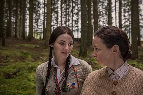 Dämmerung über Burma - Z filmu - Maria Ehrich, Regina Fritsch