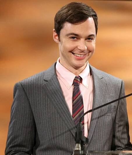 Představitel Sheldona ze seriálu Teorie velkého třesku Jim Parsons přiznal, že je gay