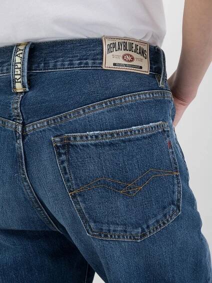 W9ZERO1 STRAIGHT-FIT JEANS