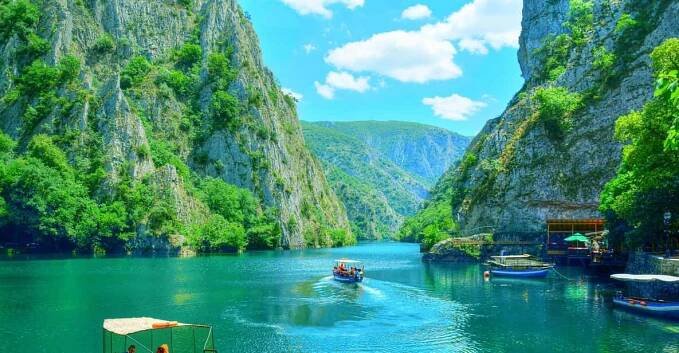 Skopje: Kaňon Matka, Kříž tisíciletí a prohlídka etnické vesnice