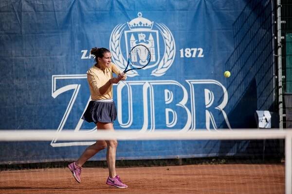 Krejčíková vyřadila Noskovou, pak ze Zubr Cupu odstoupila