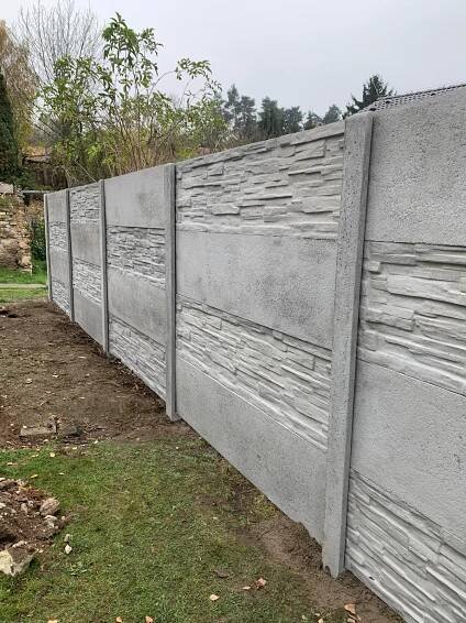 Betonový plot štápaný kámen jednostranný