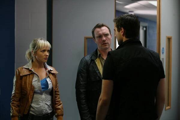 Pravěk útočí - Lockdown - Z filmu - Hannah Spearritt, Ciarán McMenamin
