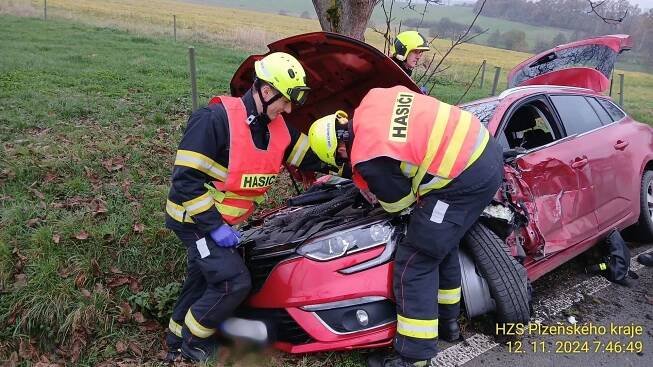 Srážka dvou osobních aut na Domažlicku si vyžádala lehká zranění