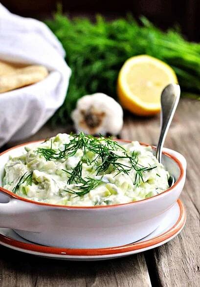 Tzatziki-Sauce served in a white ceramic dish