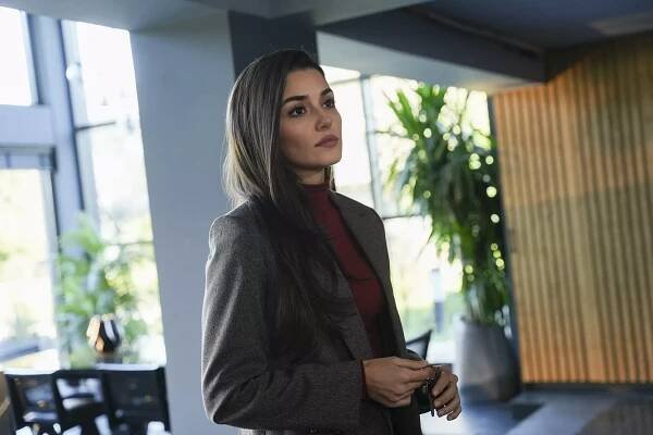 Dvojí tvář lásky - Epizoda 12 - Z filmu - Hande Erçel