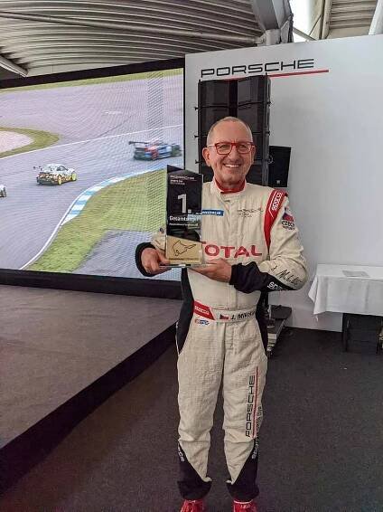 Jaroslav Mikoláš po triumfu v seriálu Porsche Cup v Hockenheimu.