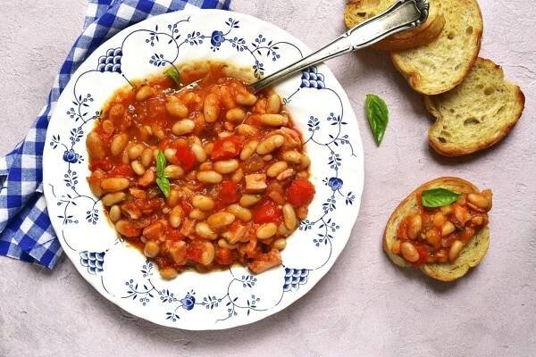 Fazole po bretaňsku s výraznou chutí. Připravte si jídlo z těchto ingrediencí a bude dokonalé
