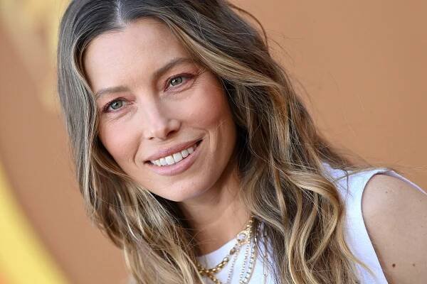 Jessica Biel's Cropped Hanes Muscle Tank Is the Most L.A. Take on Red-Carpet Style—See Pics