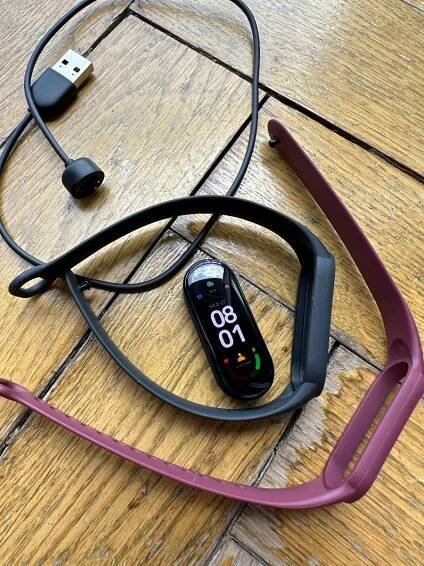 Xiaomi Mi Band 6 smartband černý 1,56" AMOLED 152x486 pixelů - Mobily a chytrá elektronika