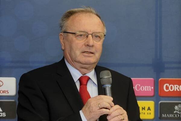 Zomrel Jozef Vengloš – veľká osobnosť slovenského futbalu