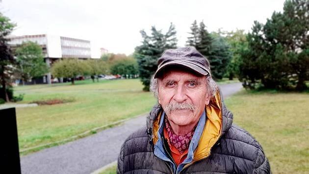 Nechci ležet na gauči, říká v 77 letech šéf orchestru. Chystá další koncerty