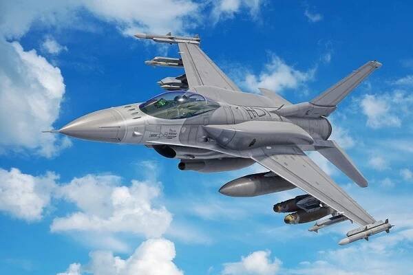 Výrobce je schopen Ukrajině dodat i nejnovější F-16