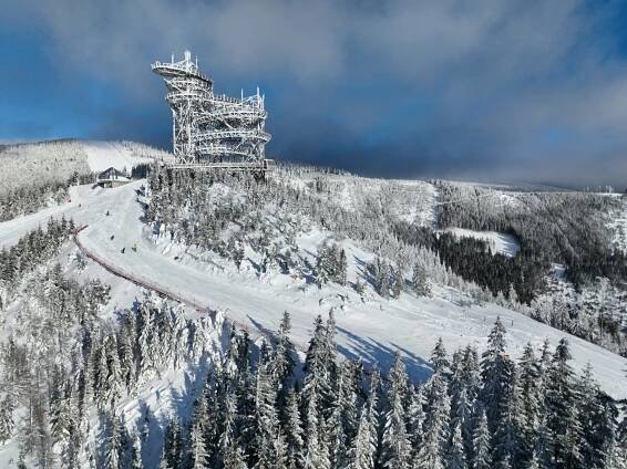 Skiareál Lipno už zítra jen za 480 Kč, na Dolní Moravě na nejdelší sjezdovce v ČR – 3,7 km | iportaL24.cz