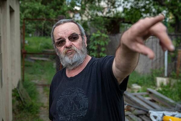 Uhořela zde rodina, teď musí k zemi celé okolí. Zahrádkáře brání "čert z ghetta"