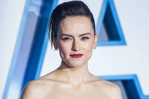 Daisy Ridley attends "Star Wars: The Rise of Skywalker" European Premiere at Cineworld Leicester Square on December 18, 2019 in London, England.