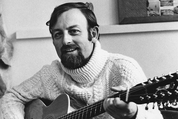 Roger Whittaker, Folk Singer Known for 'Durham Town,' Dead at 87