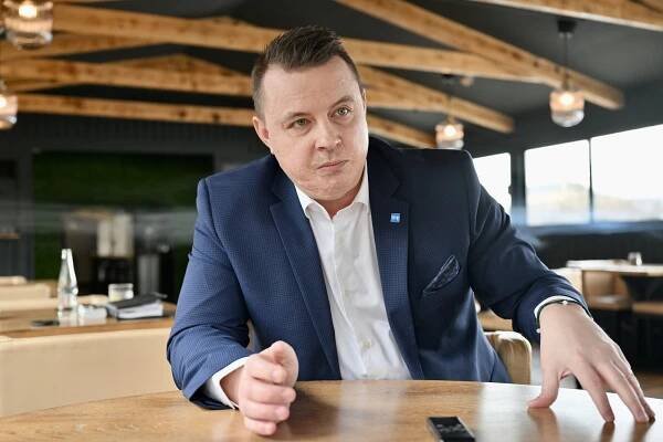 Sto tisíc lidí dostaneme na náměstí jen my, tvrdí Jindřich Rajchl