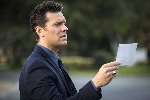 Angie Tribeca - License to Drill - Z filmu - Hayes MacArthur