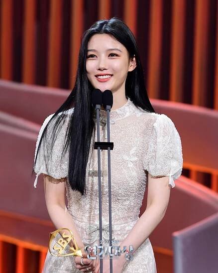 Aj v roku 2021 prinášala SBS divákom pôžitok. Ktoré z jej drám získali 2021 SBS Drama Awards? - Asianstyle