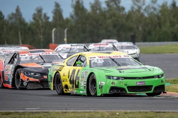 Obří stroje, nehody a hlavně pořádná podívaná. Most zažil závody tahačů, formulí i NASCAR
