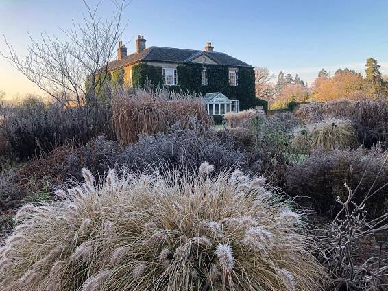 Bressingham HallNorfolk Country Manor with Barn. Sleeps 21. Weddings, holidays and events