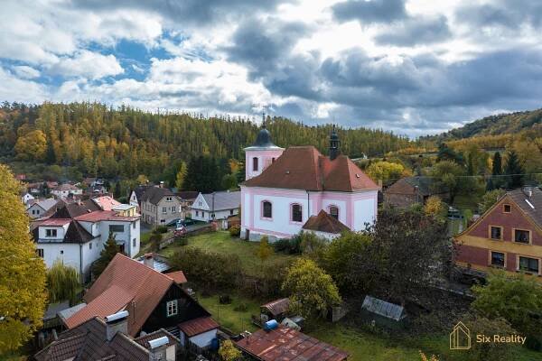 Prodej rodinného domu 402 m² v Městečku u Křivoklátu, pozemek 2090 m² - Six Reality s.r.o