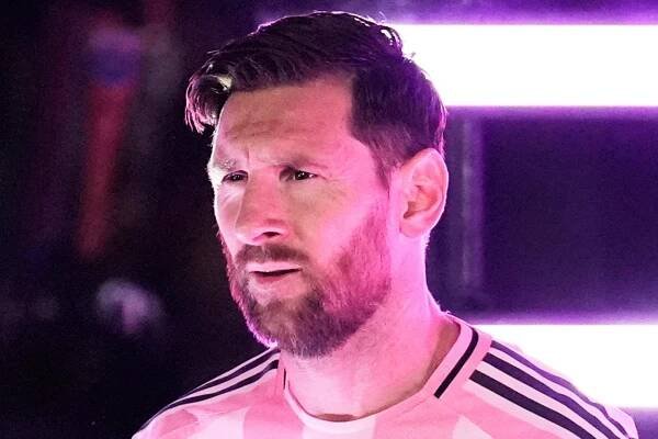 Lionel Messi appeared to be nervous after a special fan approached him during PSG vs Inter Miami