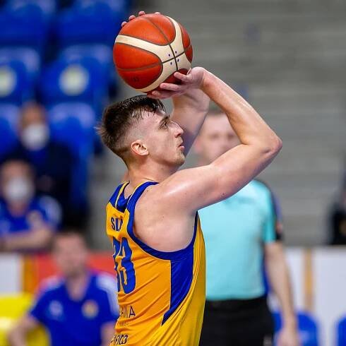 Basket po šestnácti letech vyhrál v Opavě, Puršl dominoval v doskocích i bodech