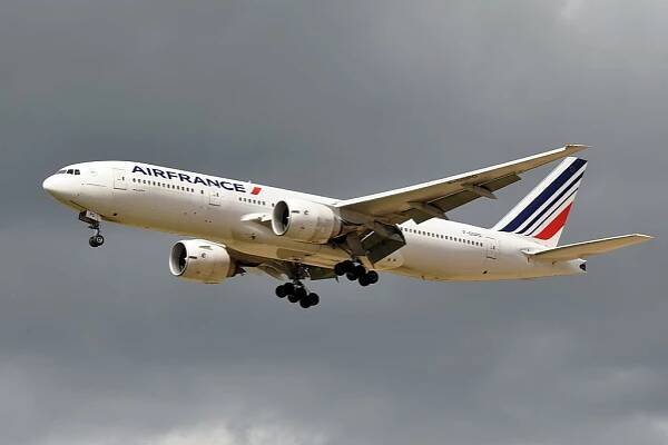 Air France F GSPD Boeing 777 200ER on final approach at CDG Airport