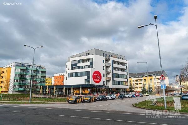 Pronájem bytu 2+kk 54 m², Ve Stromovce, Hradec Králové - Třebeš