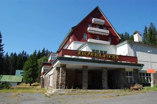 Železná Ruda zakázala stavby na zelené louce. Apartmány nahrazují staré hotely - Minutové zprávy 