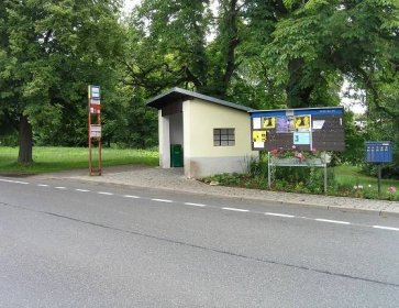 Soubor:Kamenice, Všedobrovice, bus stop.jpg