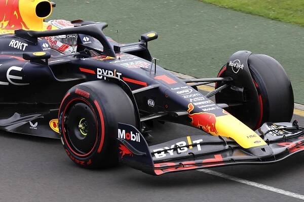 Verstappen v Austrálii vyhrál kvalifikaci formule 1, Pérez odstartuje poslední
