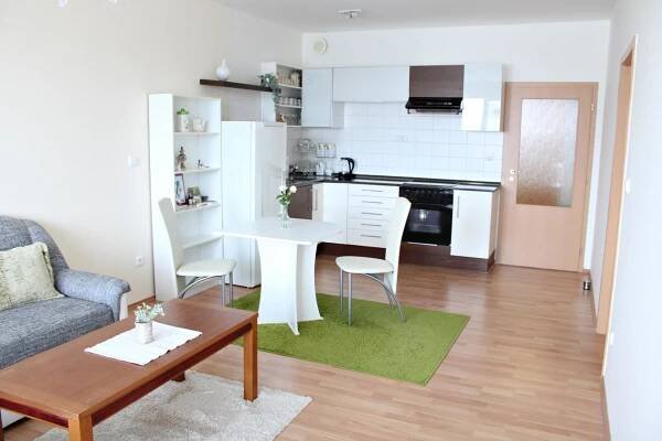 Byt 2+kk 53 m2, 2 balkony, komplex Šafránka, Praha 5