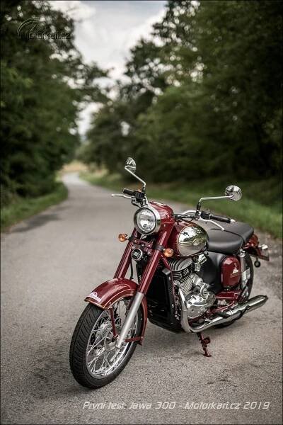 Fotogalerie První jízda na indické Jawě 300. Jak jezdí novodobá Kývačka? | Motorkáři