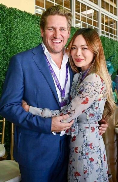 Curtis Stone and Lindsay Price at the Breeders' Cup World Championships 40th Anniversary held at Santa Anita Race Track on November 4, 2023 in Los Angeles, California.