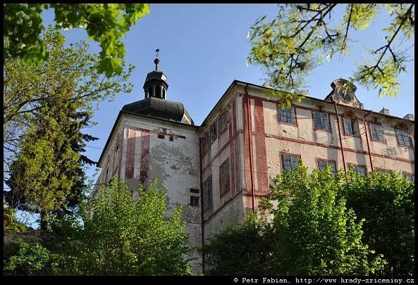 Kácov – zámek (tvrz) – fotografie / hrady-zriceniny.cz