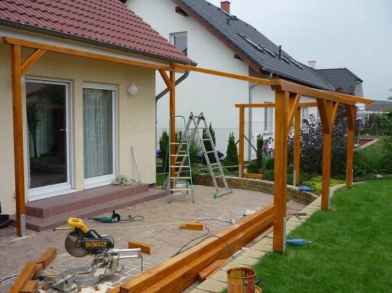 Pergola ke zdi domu